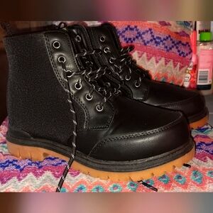 BLACK BOOTS BOYS SIZE 3